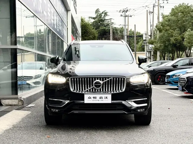 Volvo XC90 — Фото автомобиля 2