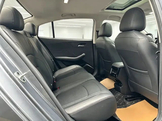 Roewe i5 — Фото автомобиля 8
