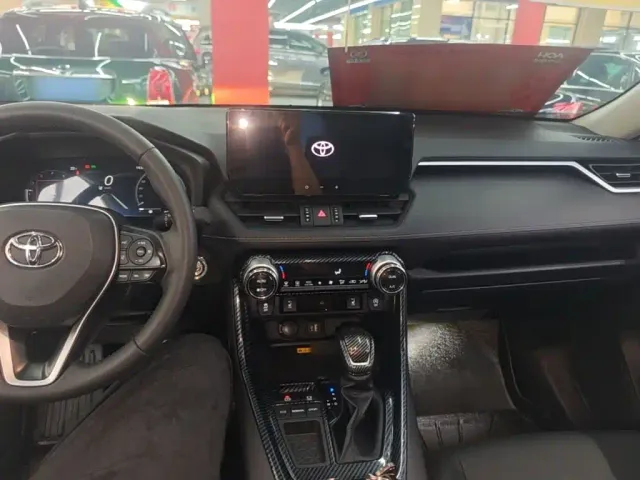 Toyota RAV4 — Фото автомобиля 9