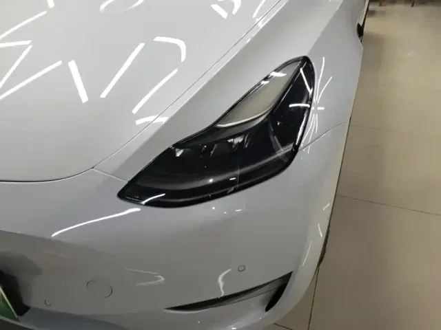 Tesla Model Y — Фото автомобиля 23