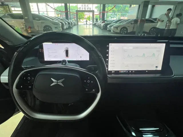 Xpeng P7 — Фото автомобиля 10