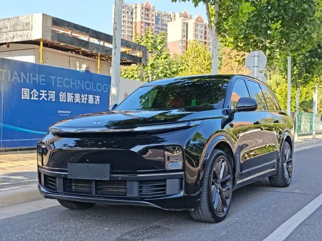 Li Auto L8 — Фото автомобиля 16