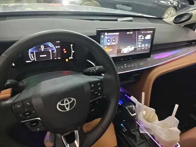 Toyota Camry 2024 Hybrid 2.0HGVP Luxury Edition — Фото автомобиля 9