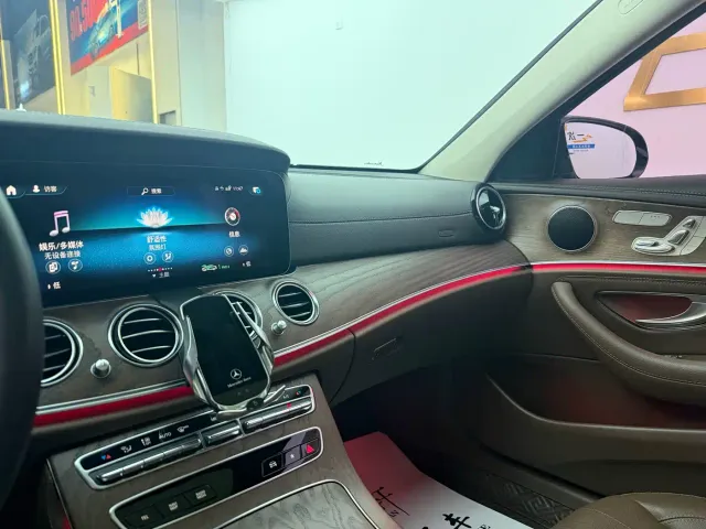 Mercedes-Benz E-Class — Фото автомобиля 22