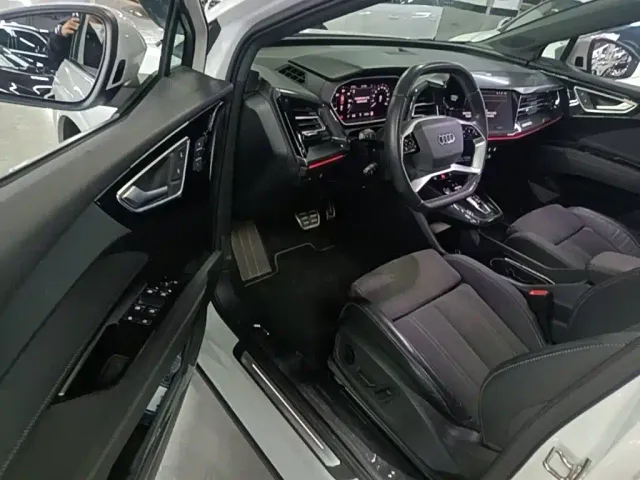 Audi Q4 e-tron — Фото автомобиля 15