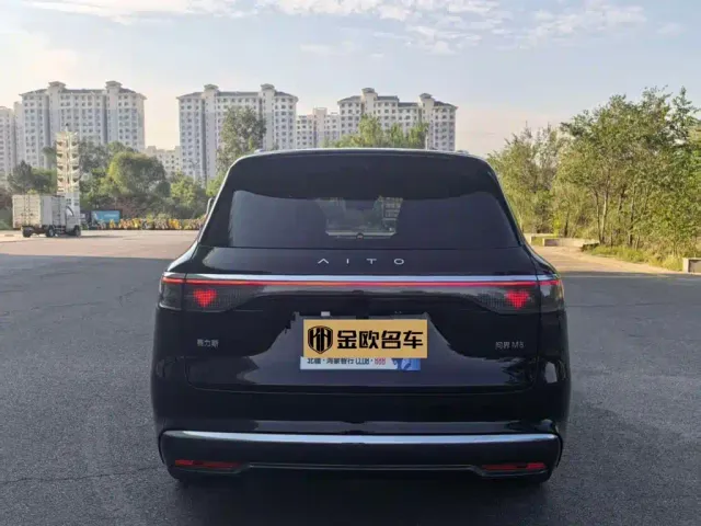 AITO Wenjie AITO M8 2025 Extended Range Ultra 53.4kWh 6-Seater — Фото автомобиля 4