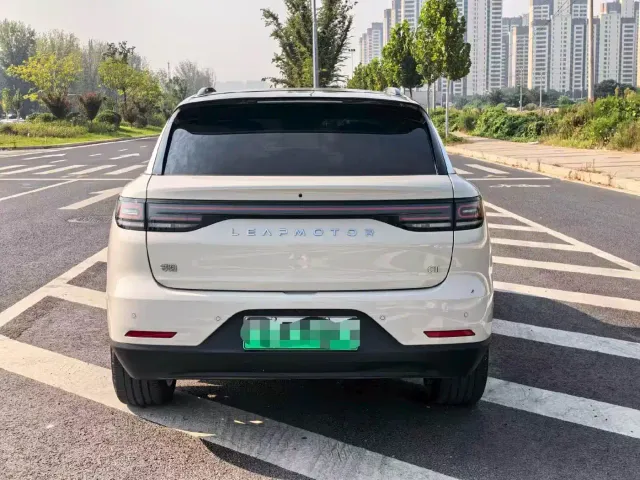 Leapmotor C11 — Фото автомобиля 8
