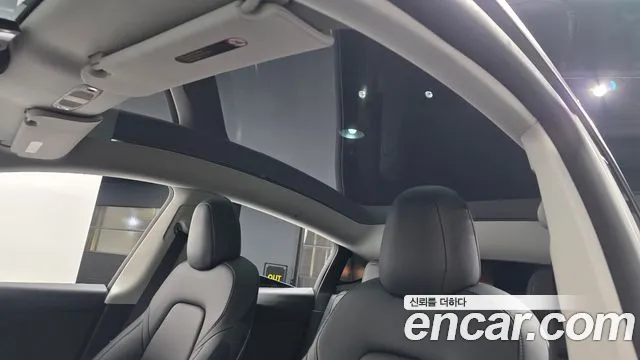 Tesla Model Y — Фото автомобиля 19