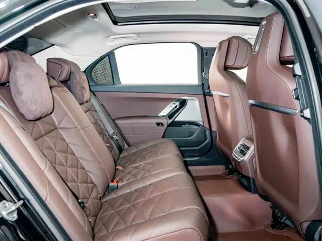 BMW 7 Series — Фото автомобиля 23