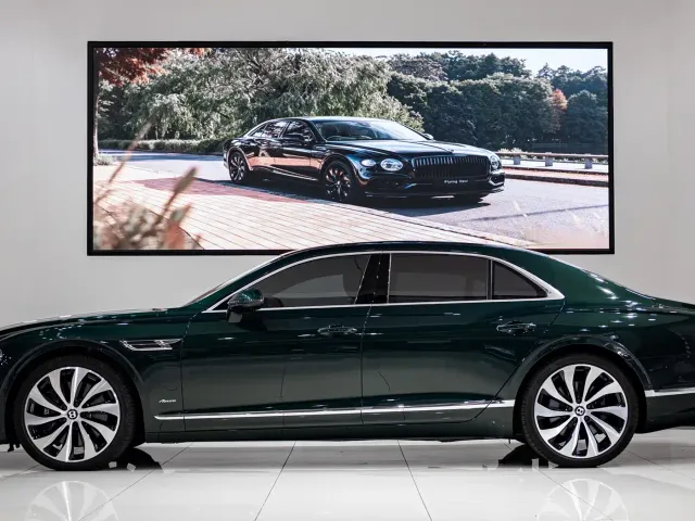 Bentley Flying Spur — Фото автомобиля 4
