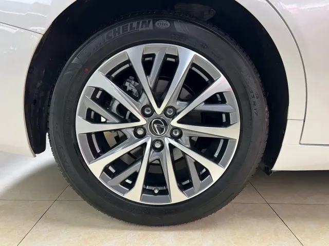 Lexus ES — Фото автомобиля 27