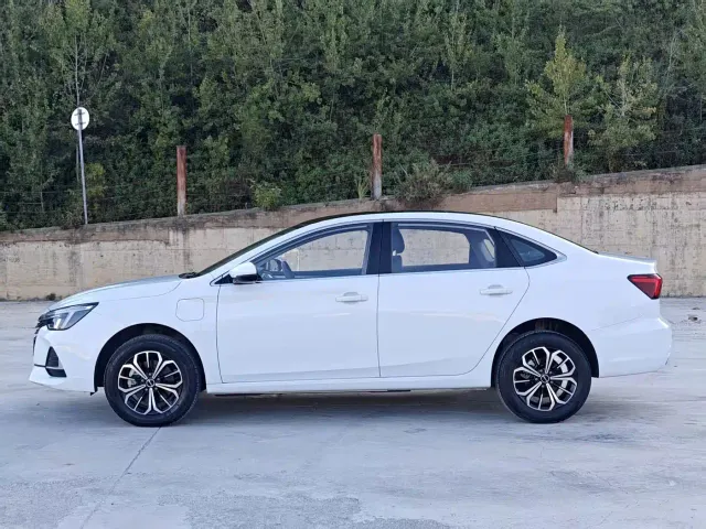 Roewe i6 MAX EV — Фото автомобиля 11