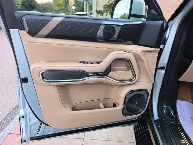BYD FangChengBao Leopard 8 — Фото автомобиля 16
