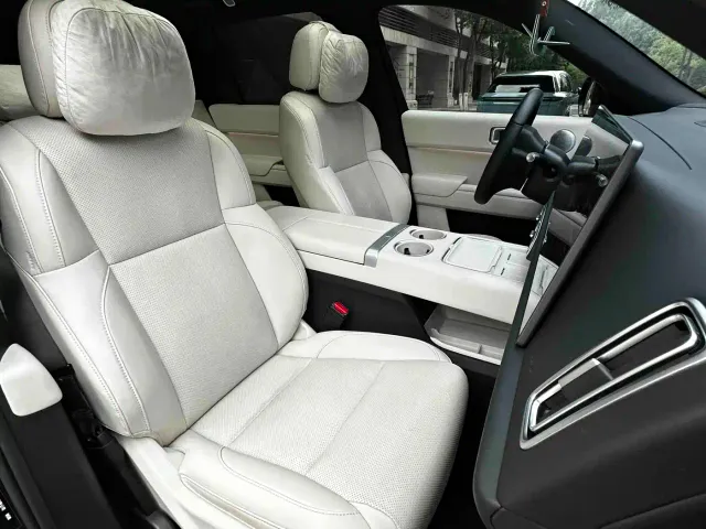 Li Auto L7 — Фото автомобиля 16