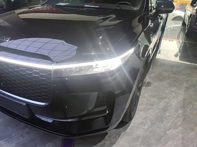 Li Auto ONE — Фото автомобиля 23