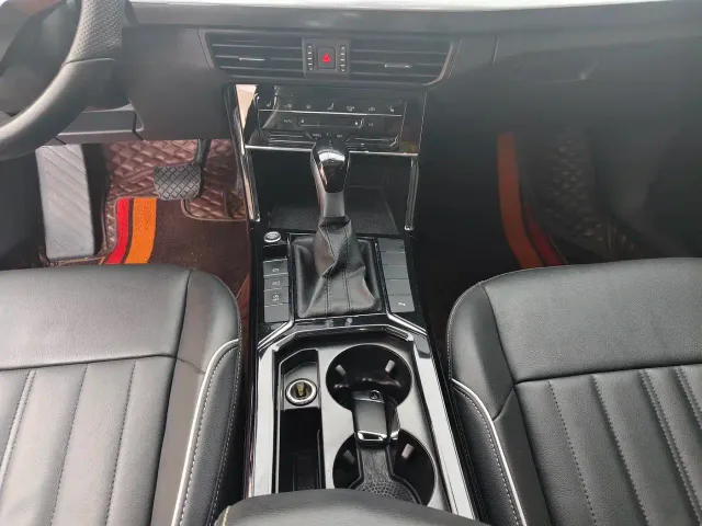Volkswagen Passat — Фото автомобиля 7
