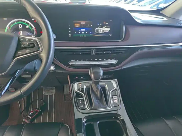 GAC Trumpchi M6 — Фото автомобиля 12