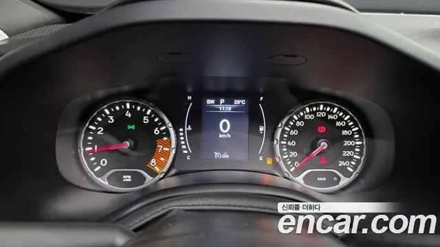 Jeep Renegade — Фото автомобиля 8