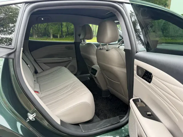 Geely Galaxy Xingyao 8 — Фото автомобиля 9
