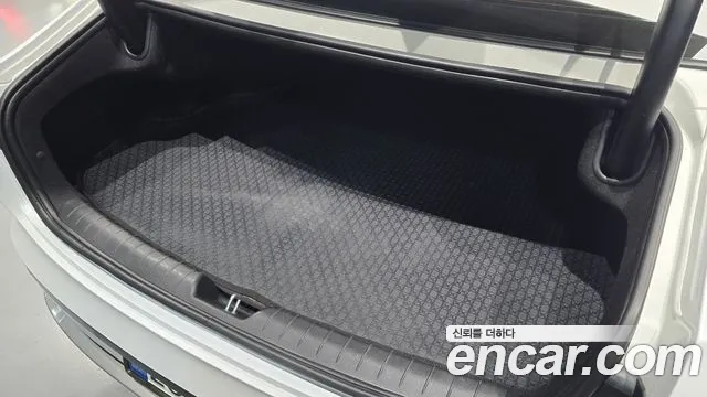 Hyundai Grandeur Grandeur (GN7) 3.5 LPG 2WD (Такси) — Фото автомобиля 19