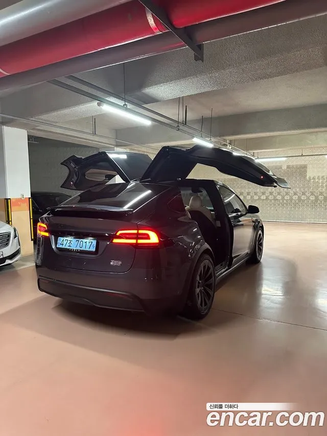 Tesla Model X — Фото автомобиля 2