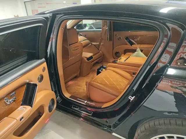 Zunjie Zunjie S800 2025 Range Extender Starlight Executive 4-Seater — Фото автомобиля 8