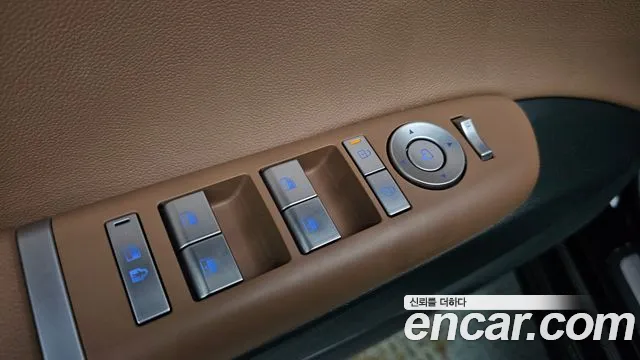 Hyundai Grandeur Grandeur (GN7) 2.5 Бензин 2WD — Фото автомобиля 17
