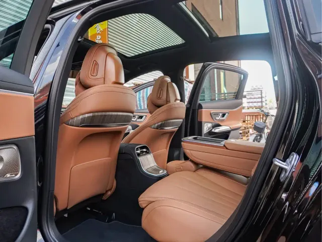 Mercedes-Benz E-Class — Фото автомобиля 28