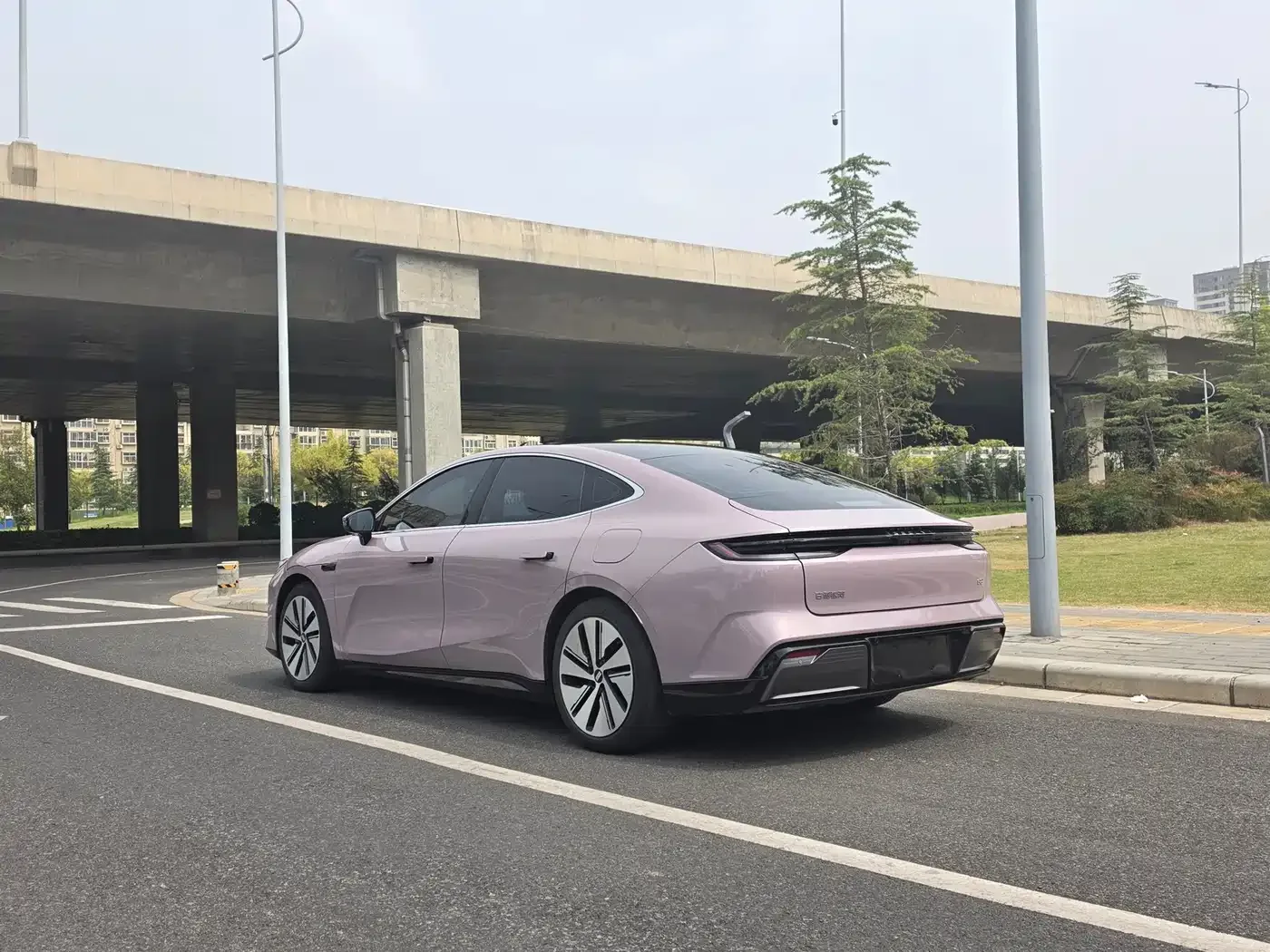 Geely Galaxy Galaxy E8 2024 550km RWD MAX — Фото автомобиля 9