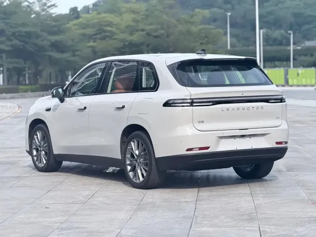 Leapmotor C10 — Фото автомобиля 6