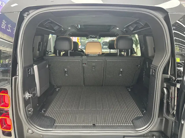 Land Rover Land Rover Defender 2025 110 3.0T P400 -Dynamic HSE — Фото автомобиля 29
