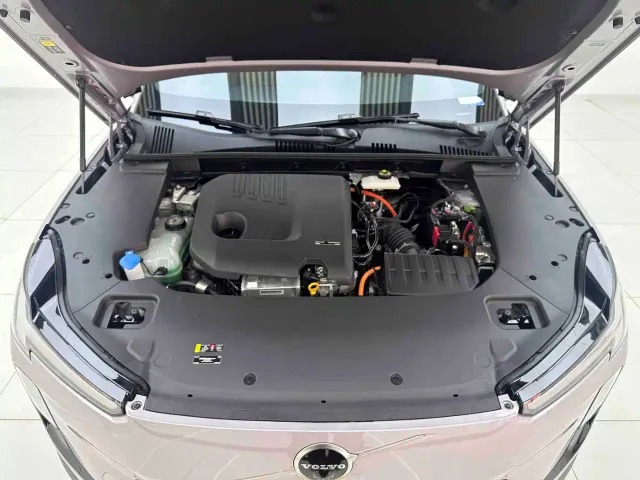 Volvo XC70 Plug-in Hybrid — Фото автомобиля 10