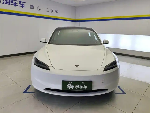 Tesla Model 3 — Фото автомобиля 2