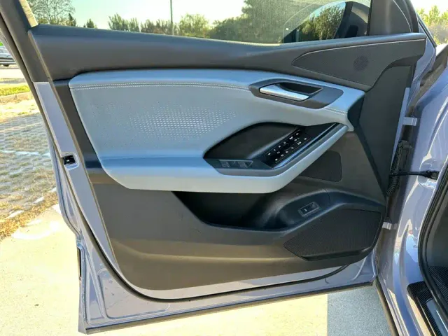 Audi Q6L e-tron — Фото автомобиля 10
