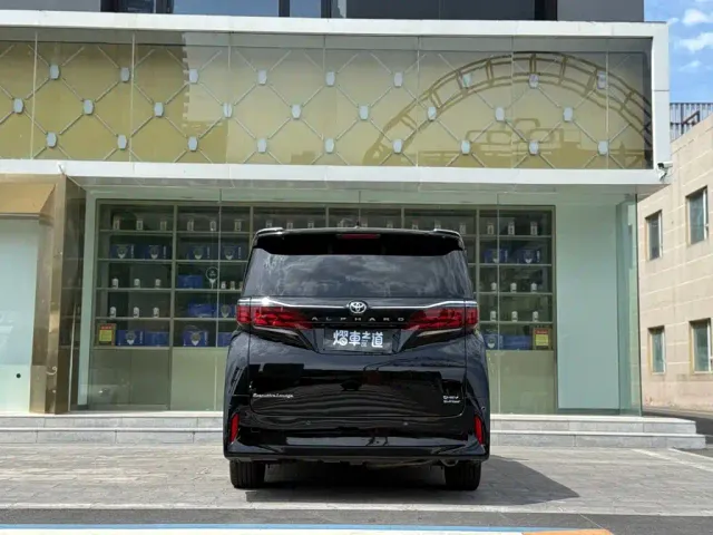 Toyota Alphard — Фото автомобиля 4