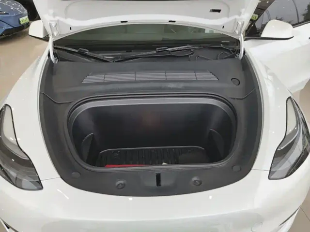 Tesla Model Y — Фото автомобиля 19