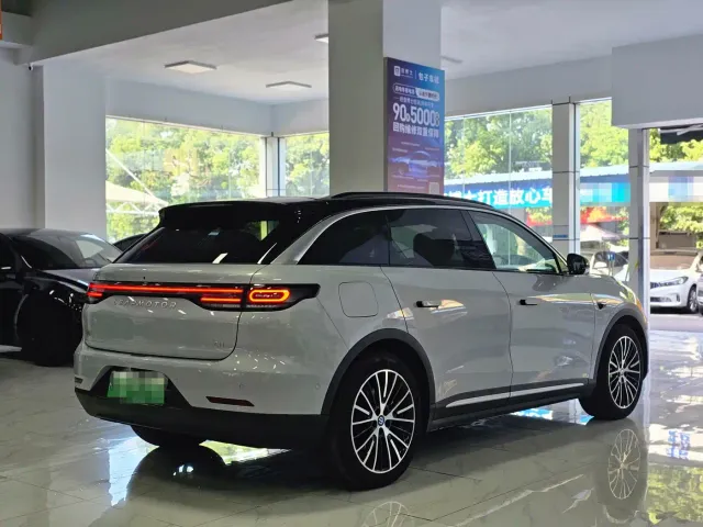 Leapmotor C11 — Фото автомобиля 12
