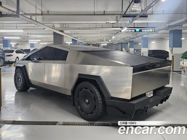 Tesla Cybertruck — Фото автомобиля 17