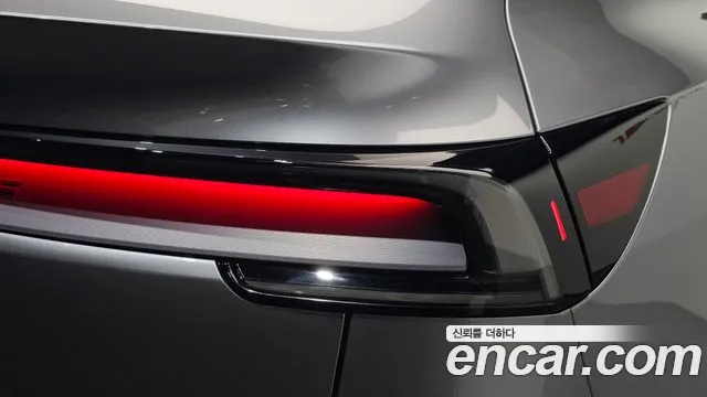 Tesla Model Y — Фото автомобиля 8