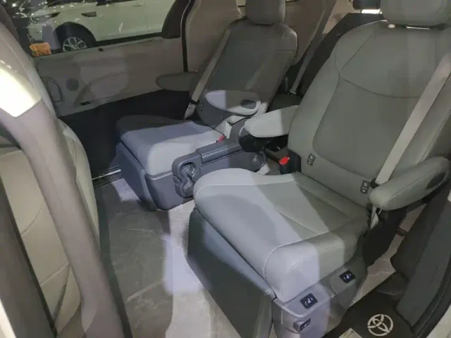Toyota Granvia — Фото автомобиля 16