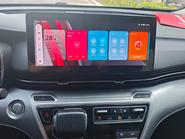 Roewe iMAX8 — Фото автомобиля 15