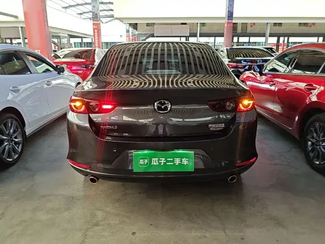 Mazda Axela — Фото автомобиля 5
