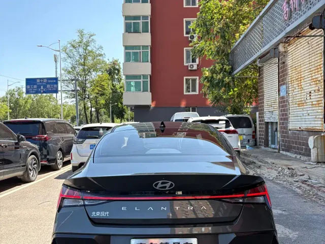 Hyundai Elantra — Фото автомобиля 5