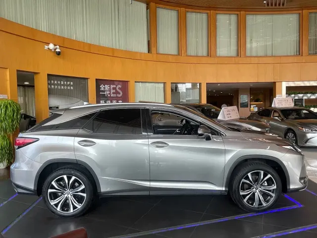 Lexus RX — Фото автомобиля 4