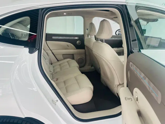 IM Motors LS6 — Фото автомобиля 14