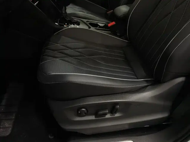 Volkswagen Tiguan L 2024 330TSI Automatic 2WD R-Line Premium Enjoyment Edition — Фото автомобиля 20