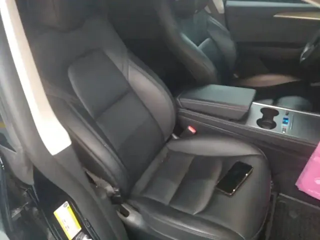 Tesla Model Y — Фото автомобиля 24