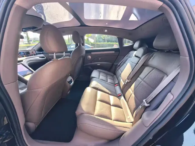 IM Motors L6 — Фото автомобиля 5