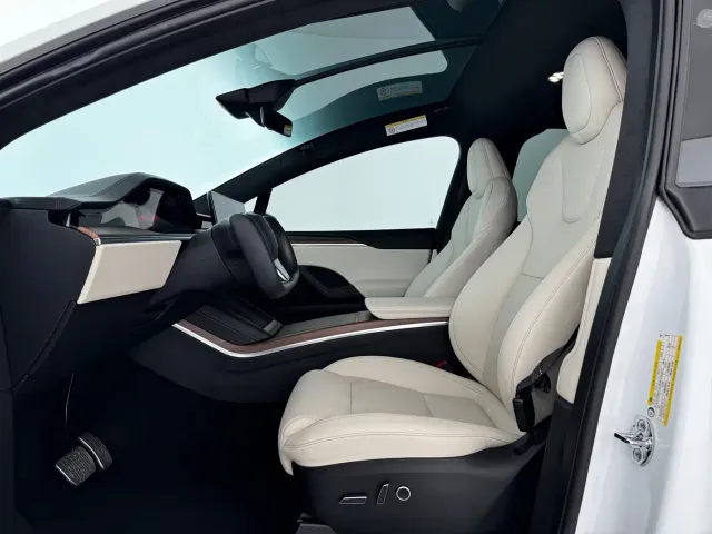 Tesla Model X — Фото автомобиля 6