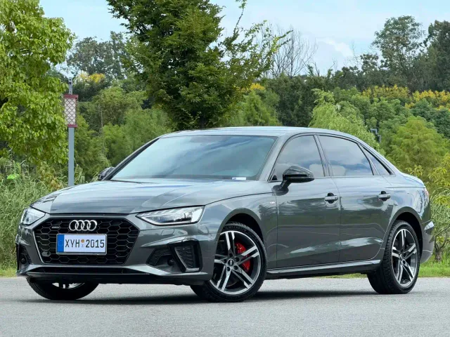 Фотография автомобиля — Audi A4L